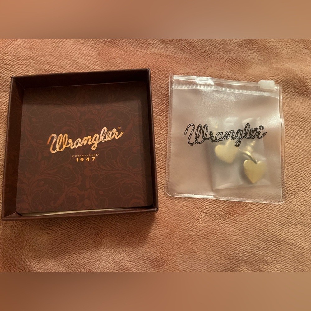 New Wrangler Western Cow Print Heart Dangle Earrings - Picture 5 of 7